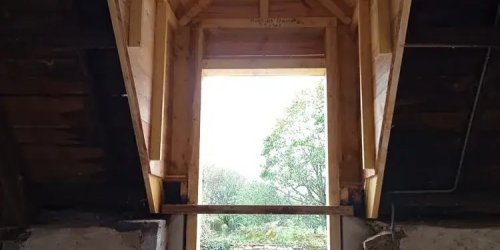 Novembre 2023 : création de lucarnes en bois sur la commue de Tréméoc (29120)