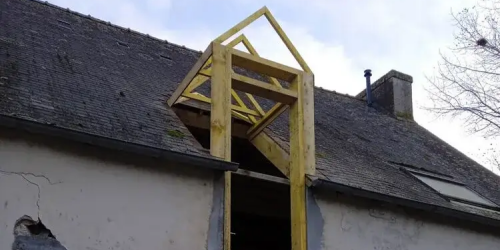 Novembre 2023 : création de lucarnes en bois sur la commue de Tréméoc (29120)