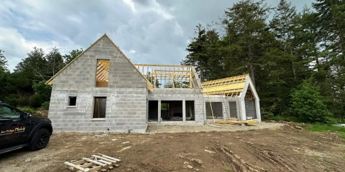 Mai 2024 : pose d'une charpente (1/2)