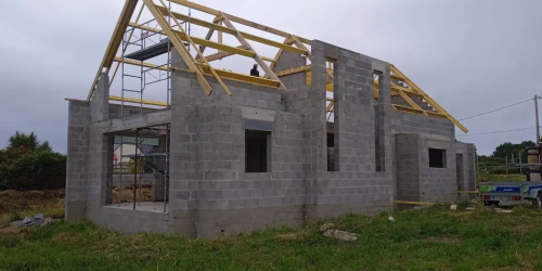 Juillet 2023 : pose charpente maison située sur la commune de Plomeur (29120)