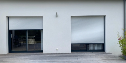 Juillet 2025 : pose store banne