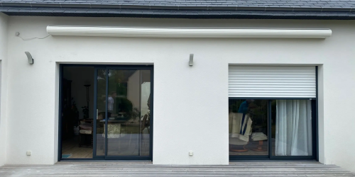 Juillet 2025 : pose store banne