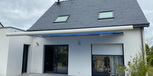 Juillet 2025 : pose store banne