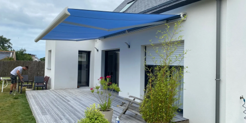 Juillet 2025 : pose store banne