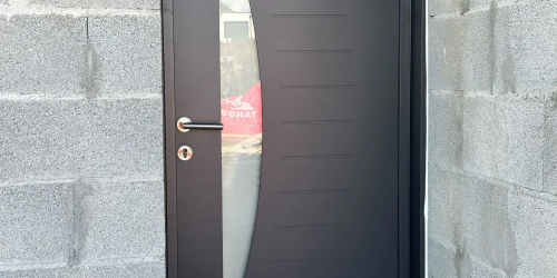 Pose d'une porte d'entrée sur la commune de Pluguffan (juin 2023)