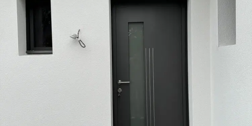 Juillet 2024 : pose d'une porte d'entrée