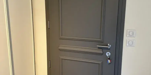 Novembre 2023 : remplacement d'une porte d'entrée, habitation située sur la commune de Fouesnant (29170)