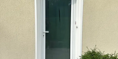 Septembre 2023 : remplacement d'une porte, maison située sur la commune de Quimper (29000)