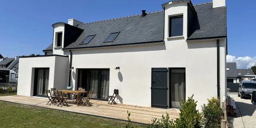 Juillet 2023 : pose de fenêtres et de volets sur la commune de Penmarc'h (29760)