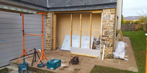 Février 2025 : pose porte abris de jardin