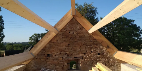 Septembre 2024 : pose d'une charpente