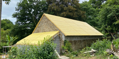 Juin 2025 : pose d'une charpente