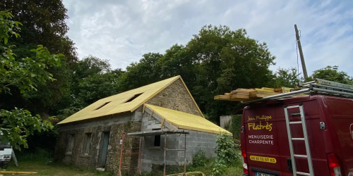 Juin 2025 : pose d'une charpente