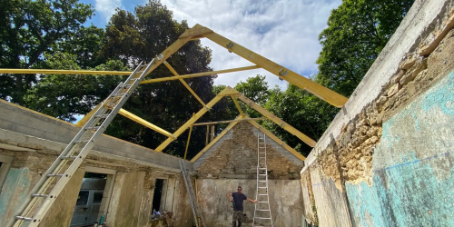 Juin 2025 : pose d'une charpente