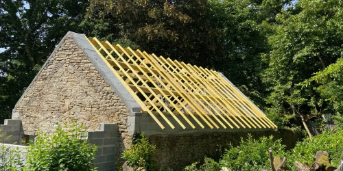 Juin 2025 : pose d'une charpente