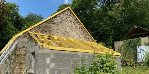 Juin 2025 : pose d'une charpente