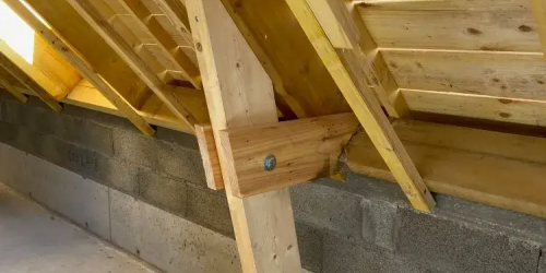 Septembre 2025 : construction d'une charpente